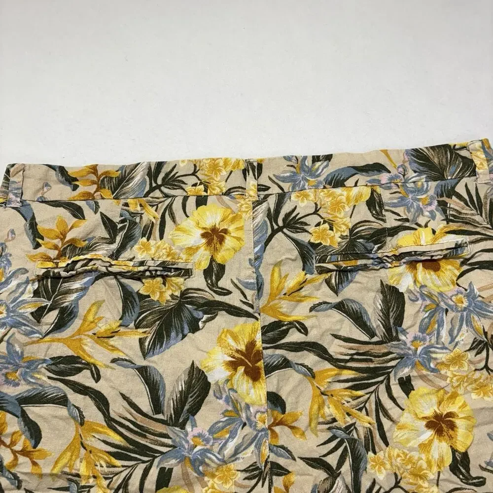 Old Navy Women's 20 Everyday Shorts Mid Rise 5" Inseam Yellow Hawaiian Floral - Picture 12 of 14